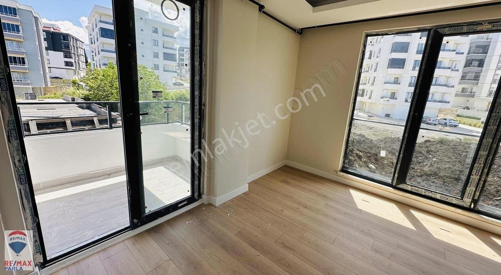 Remax Parla Körfez Satılık 1+1 Arakat Yüksek Kredi - Görsel 10