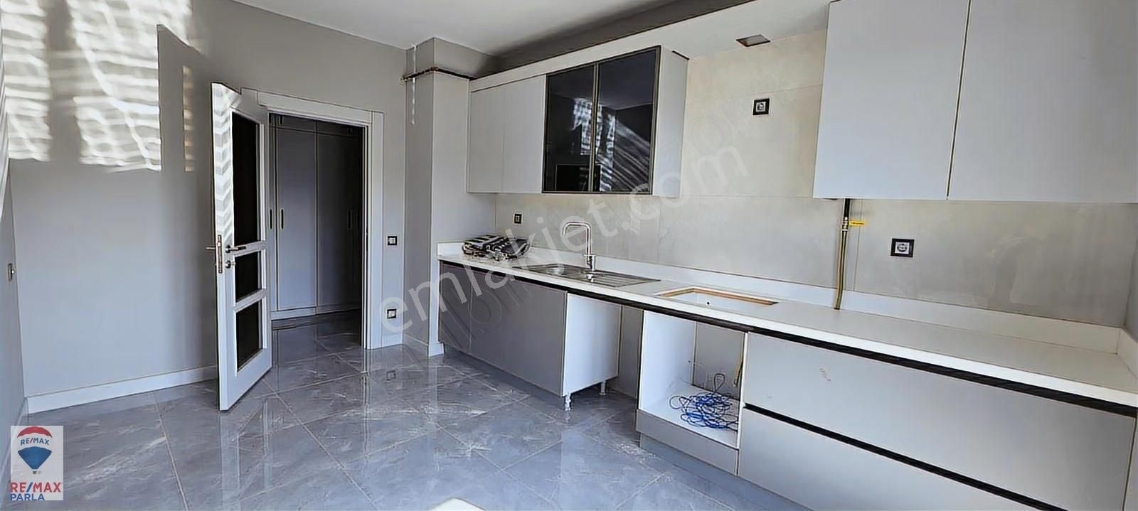 Remax Parla'dan Şehri Bahçe Konutlarında Satılık 2+1 Daire - Görsel 15