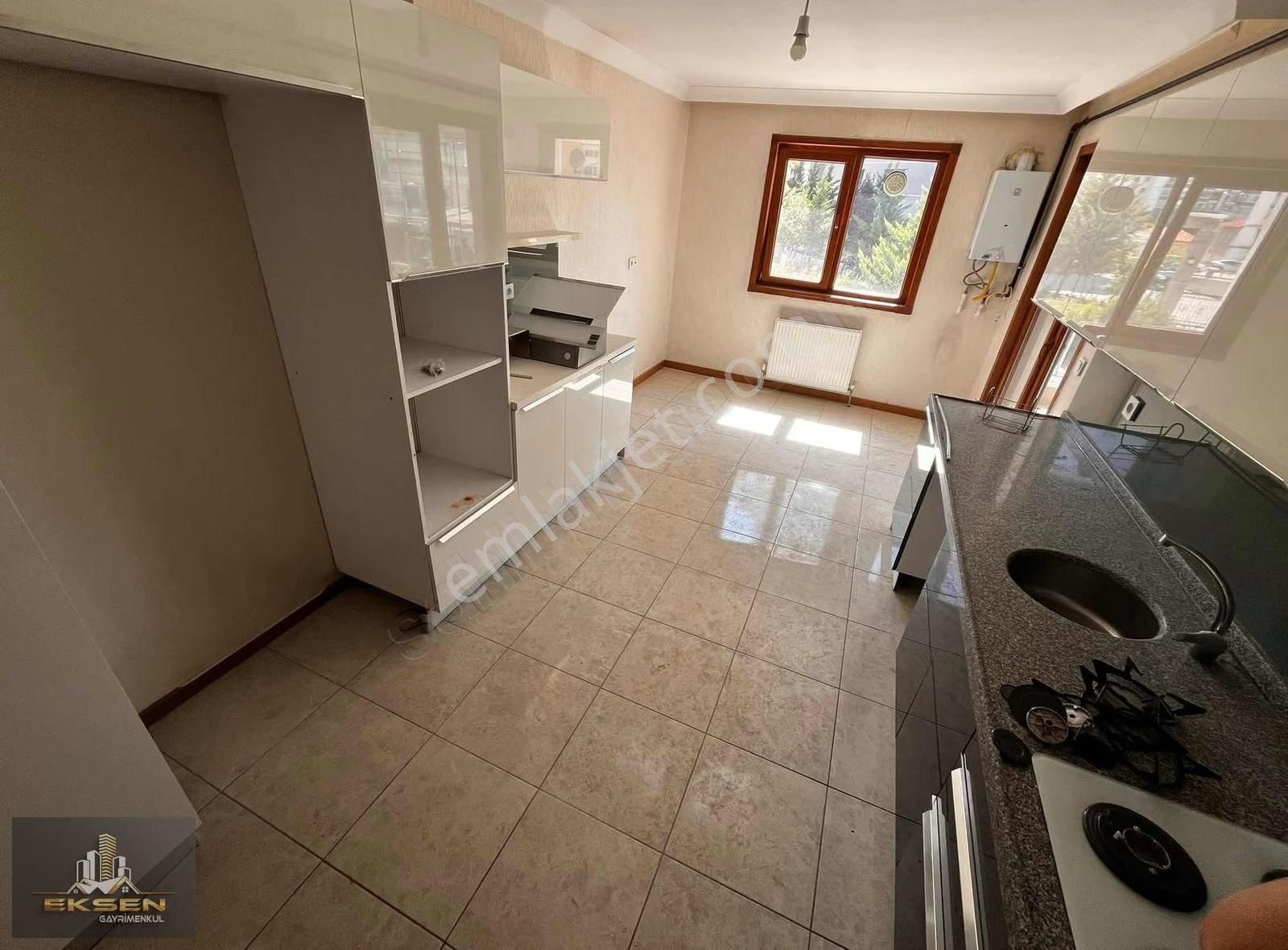 Güneşevlerin En Merkezi Noktasında Cadde Üzeri 3+1 Lüks Daire - Görsel 24