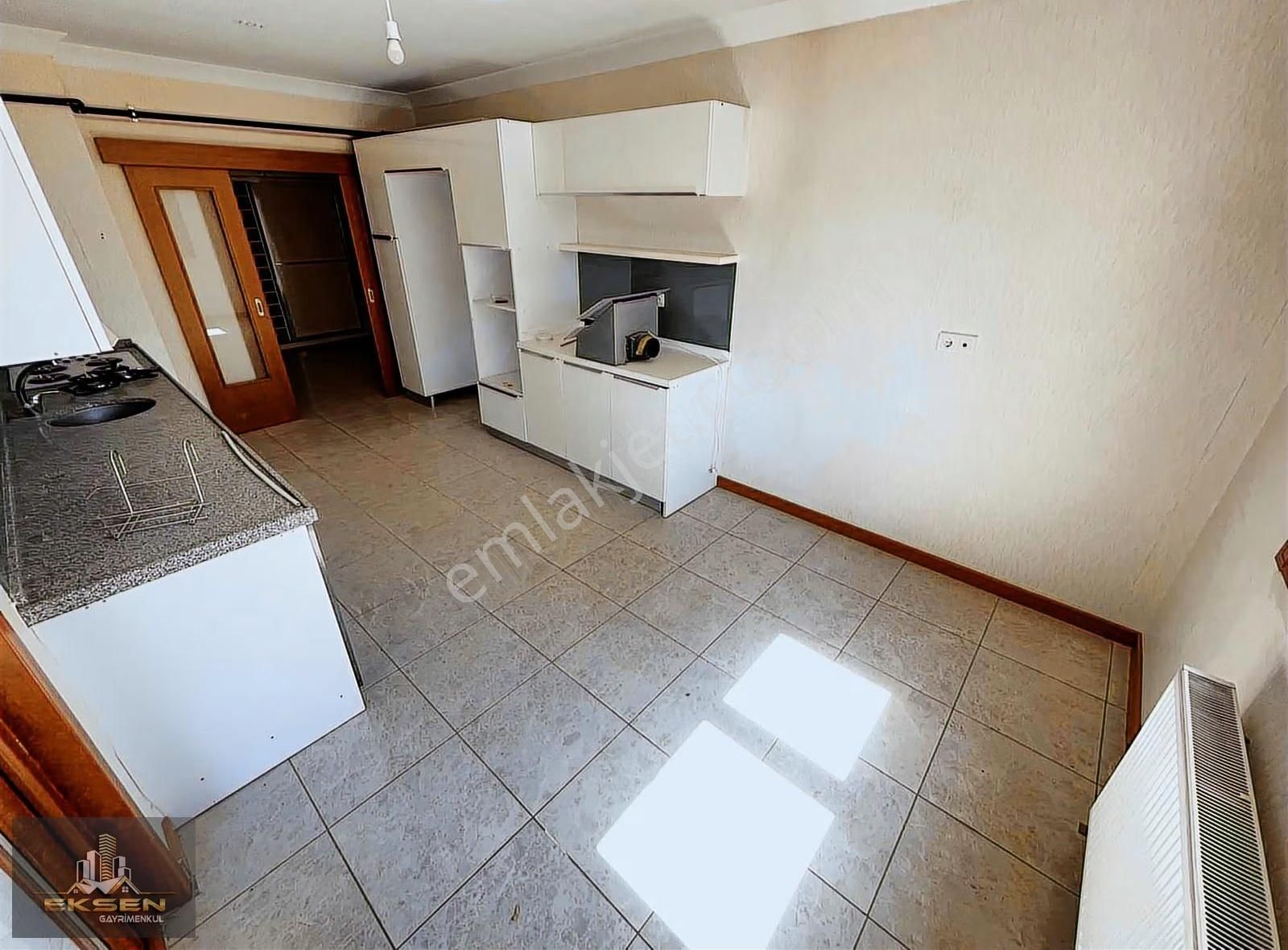 Güneşevlerin En Merkezi Noktasında Cadde Üzeri 3+1 Lüks Daire - Görsel 11
