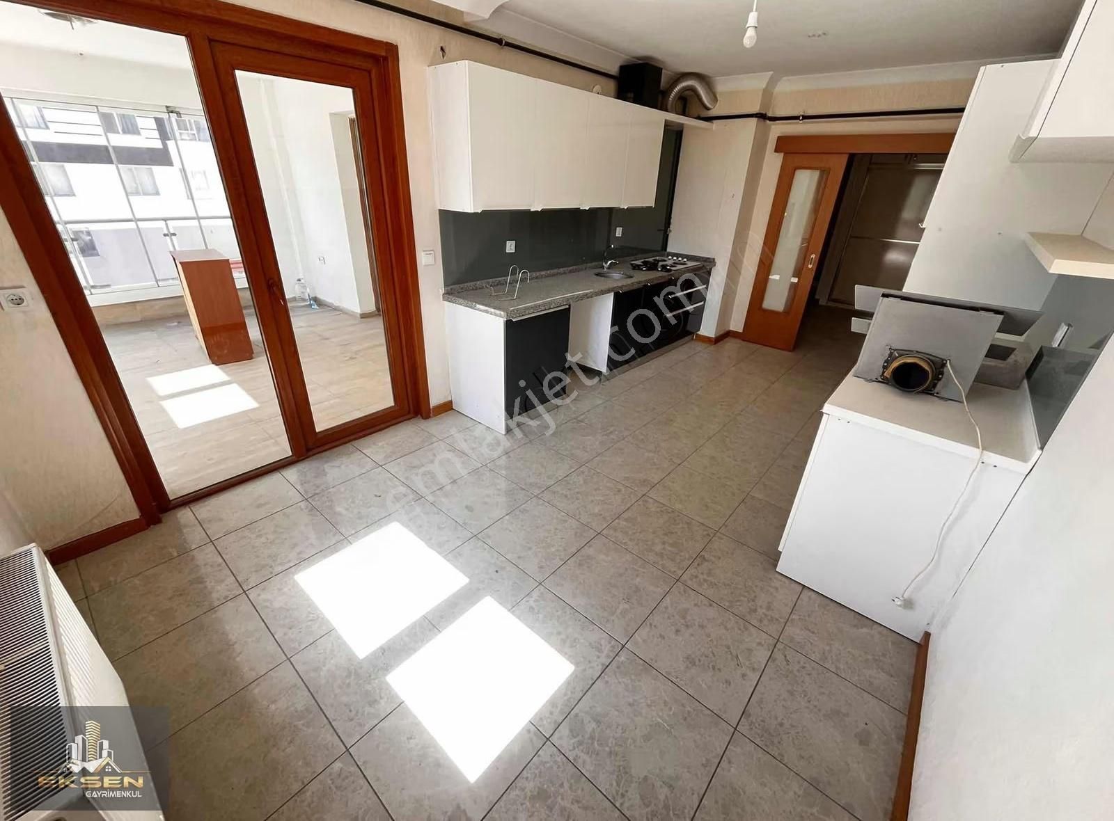 Güneşevlerin En Merkezi Noktasında Cadde Üzeri 3+1 Lüks Daire - Görsel 15