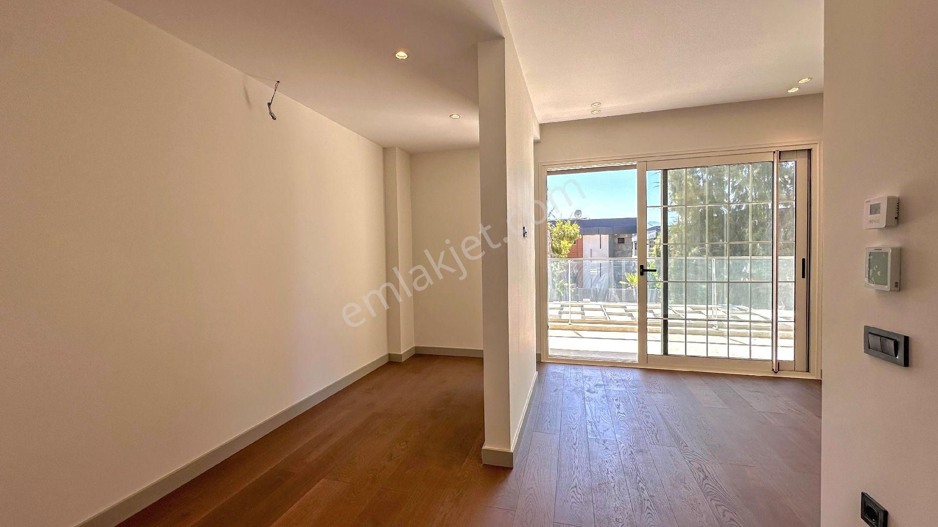 Kuşadasında Plaja 200 Mt. Avm'lere Çok Yakın Özel Havuzlu 4+1 Tek Müstakil Sıfır Villa - Görsel 30