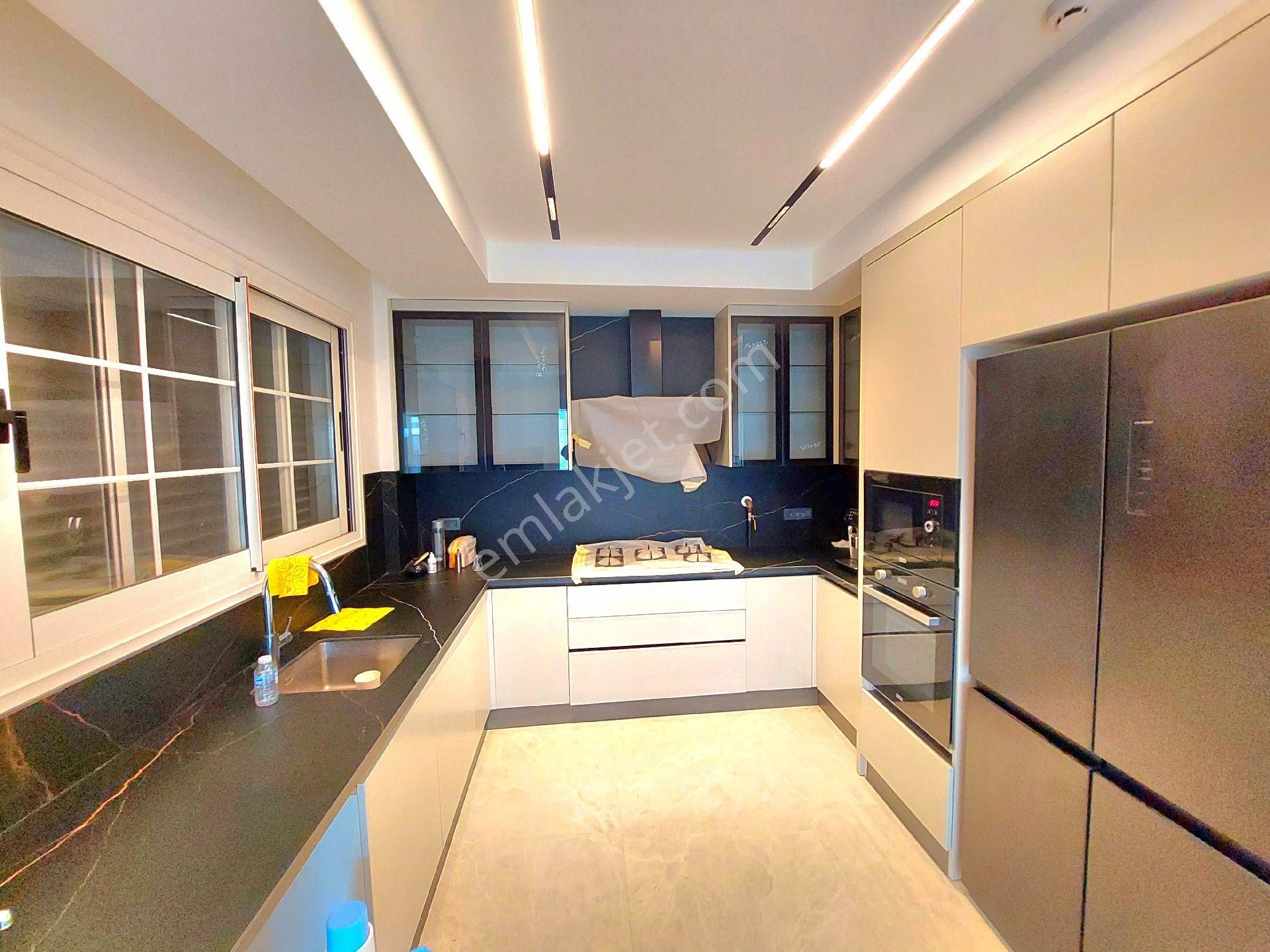 Kuşadasında Plaja 200 Mt. Avm'lere Çok Yakın Özel Havuzlu 4+1 Tek Müstakil Sıfır Villa - Görsel 14