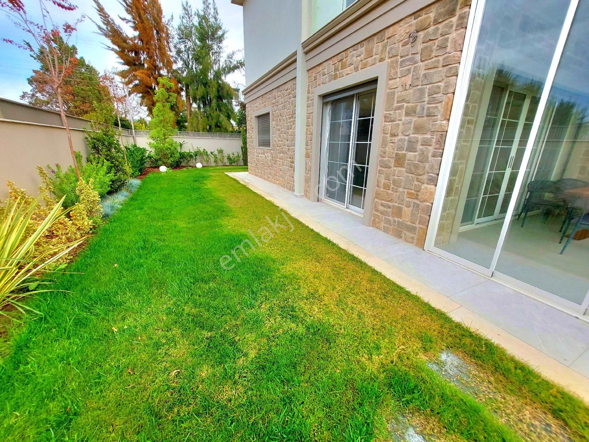 Kuşadasında Plaja 200 Mt. Avm'lere Çok Yakın Özel Havuzlu 4+1 Tek Müstakil Sıfır Villa - Görsel 34