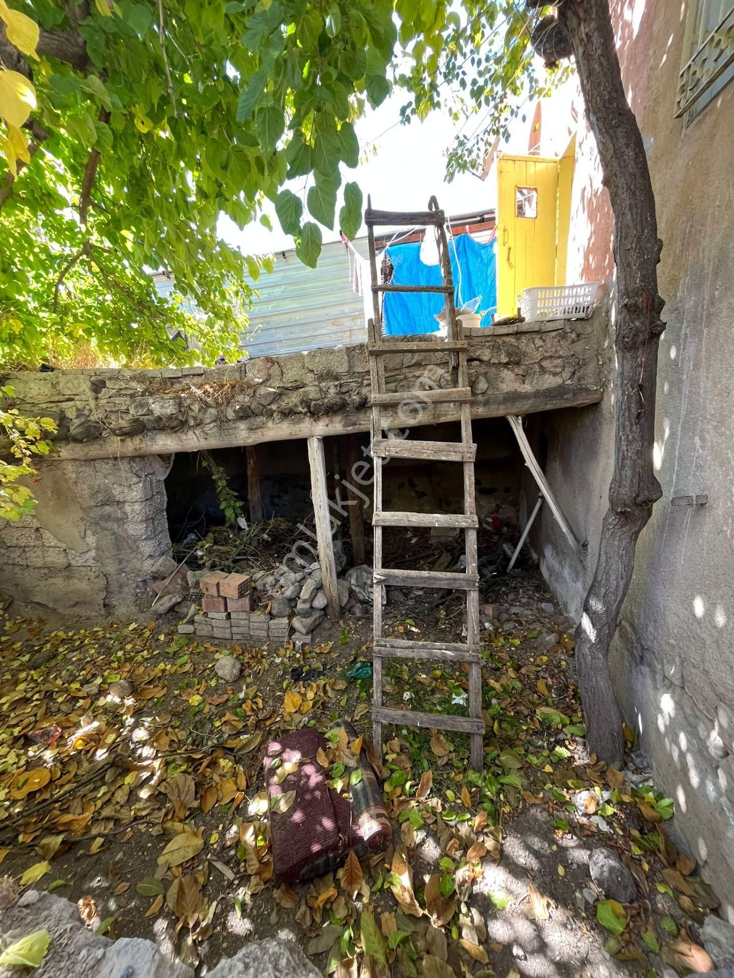 Öz Gaye Emlaktan Develi Feneseyukarı Mahallesinde Satılık Bahçeli Kargir Ev - Görsel 9