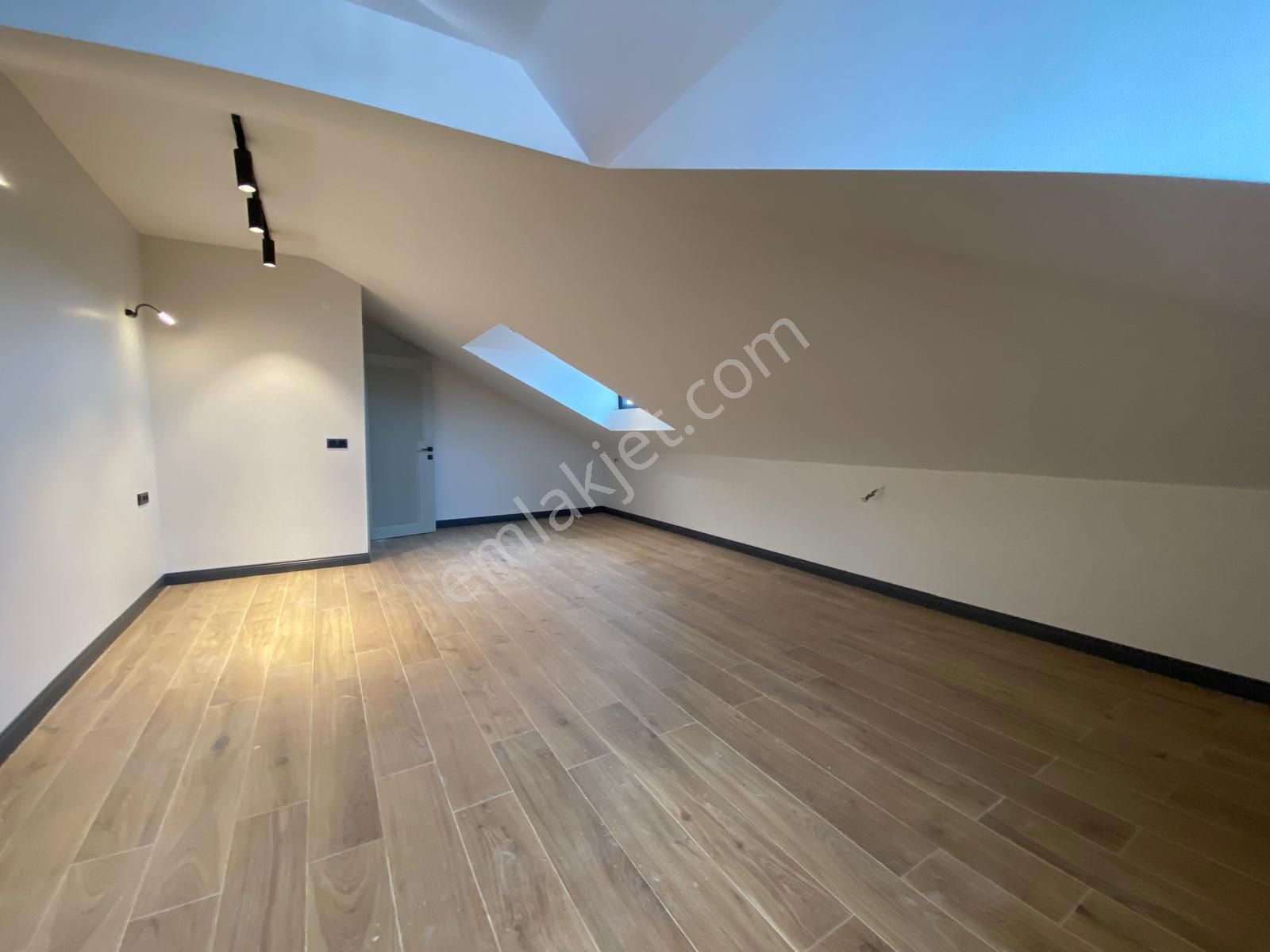 Bahçelievler Medicana Yakını Özel Tasarım 4+2 Lüks Dubleks Daire - Görsel 19