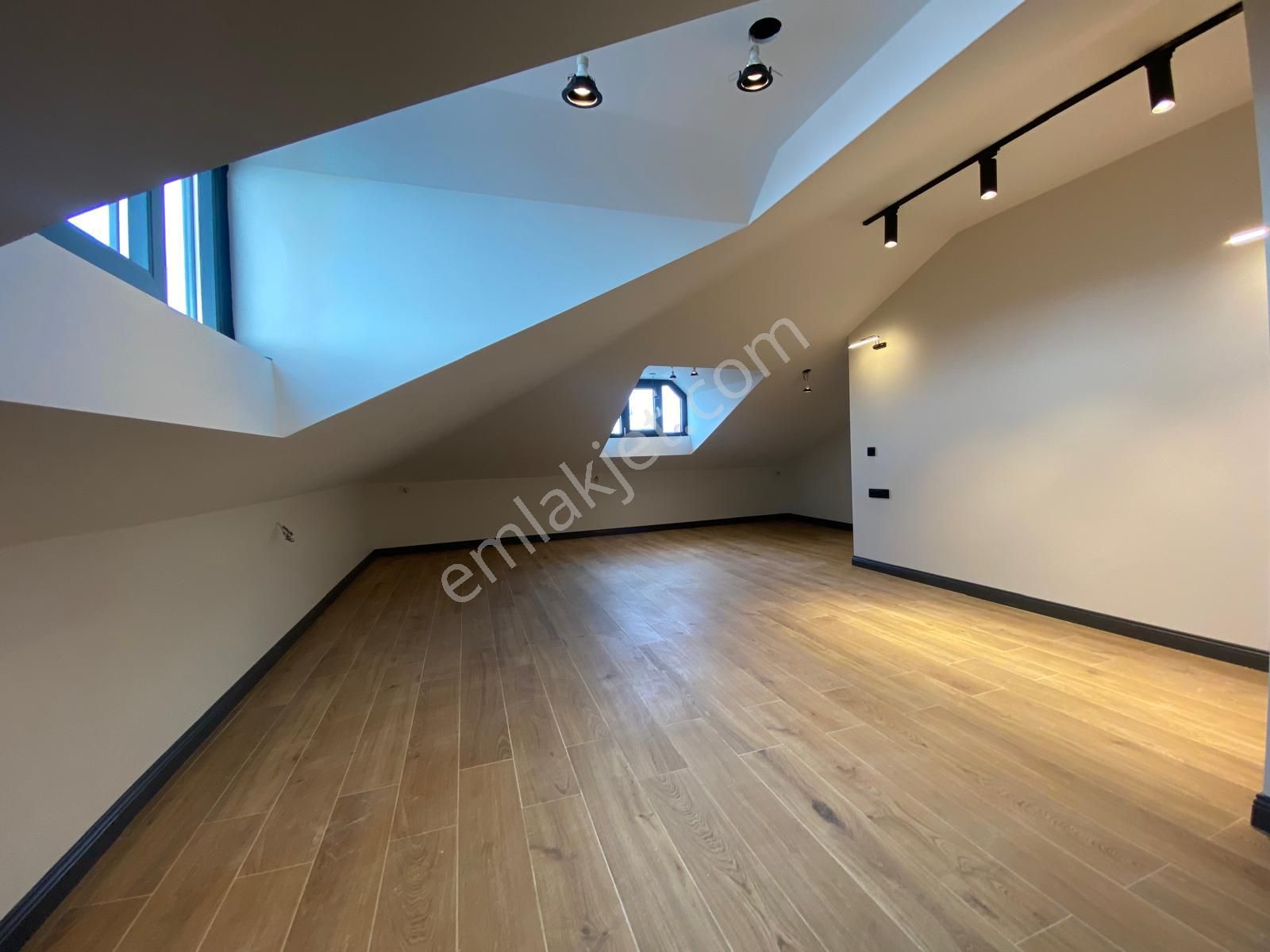 Bahçelievler Medicana Yakını Özel Tasarım 4+2 Lüks Dubleks Daire - Görsel 21