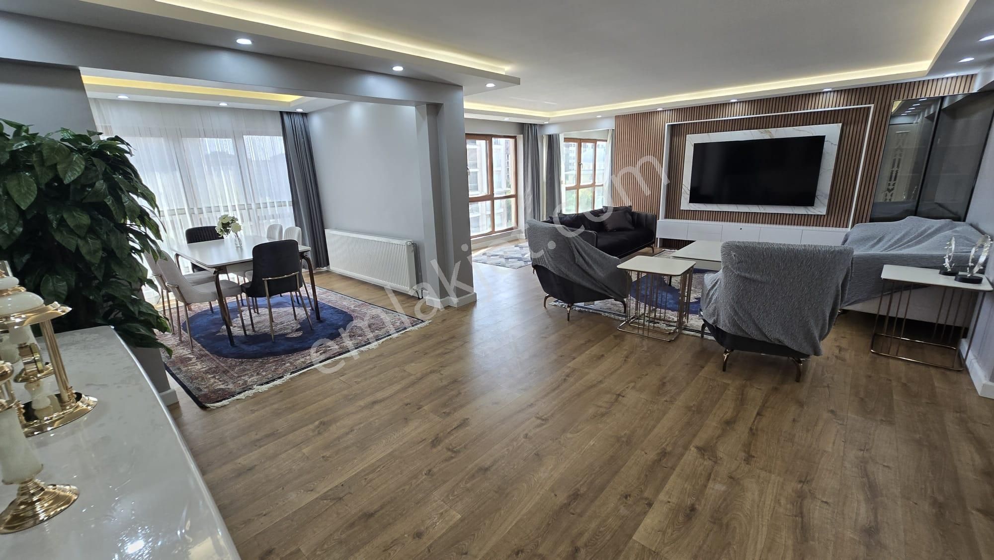 Beylikdüzü Adnan Kahveci Delta White Gold Sitesi 3,5+1 220 M² İçi Yapılı Daire