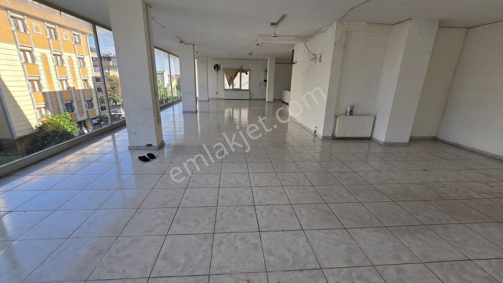 Beylikdüzü Yakuplu 200 M² Yüksek Giriş Dükkan, Depo, İş Yeri, Her İşe Uygun - Görsel 4