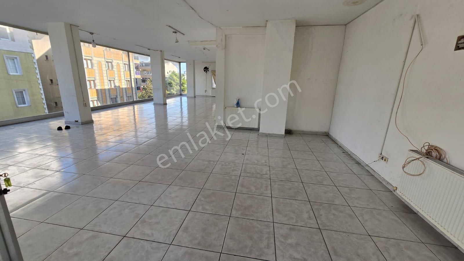 Beylikdüzü Yakuplu 200 M² Yüksek Giriş Dükkan, Depo, İş Yeri, Her İşe Uygun - Görsel 2