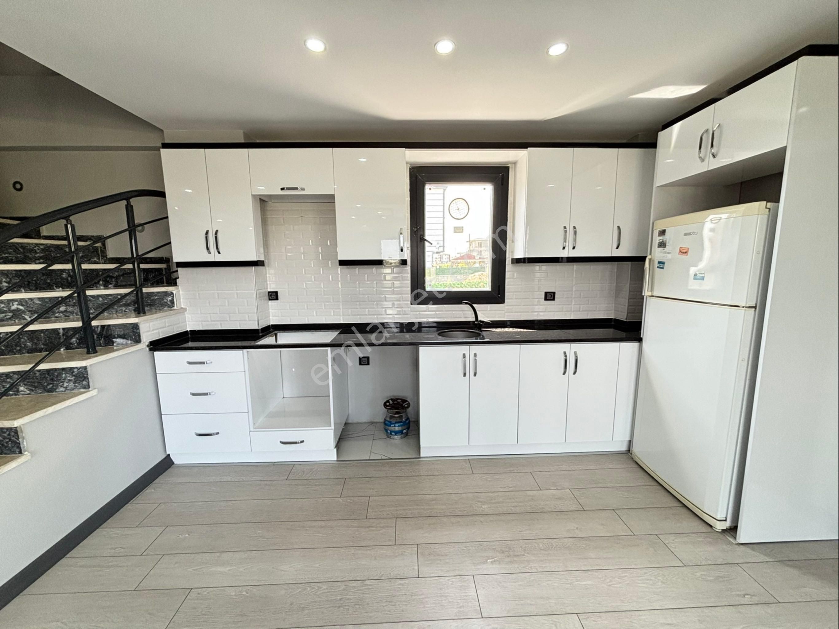 Müstakil Merkezi Konumda İskanlı Villa - Görsel 11