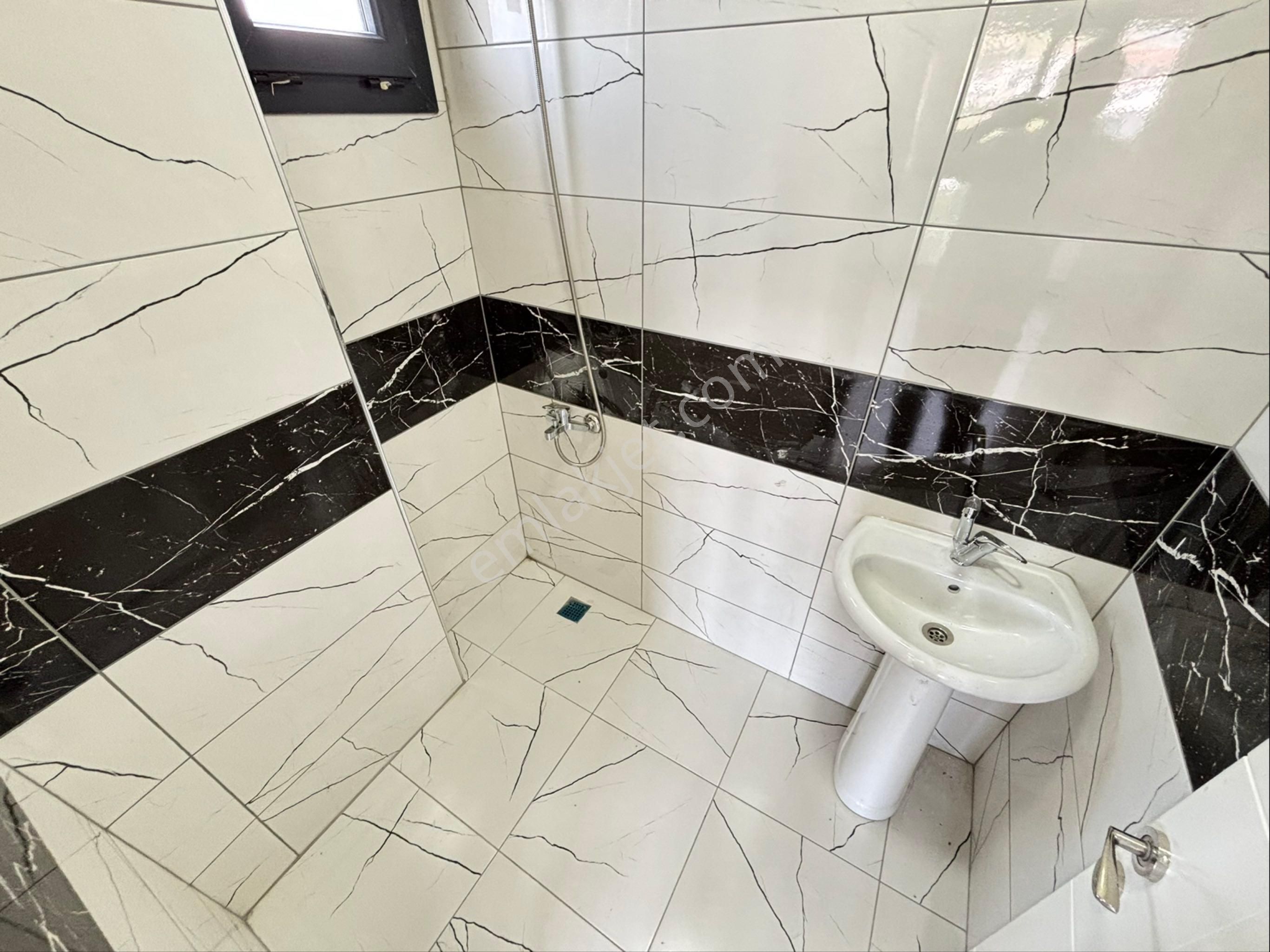 Müstakil Merkezi Konumda İskanlı Villa - Görsel 23