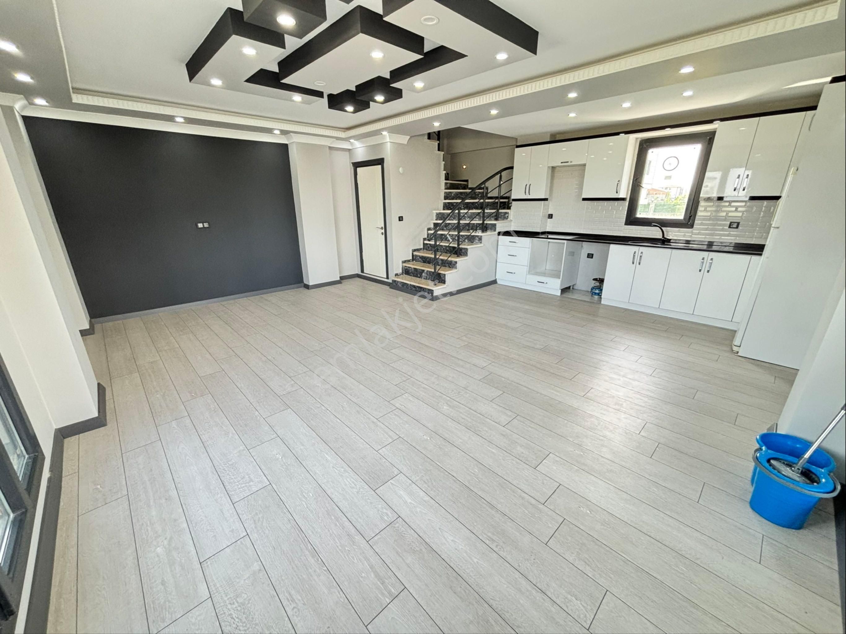 Müstakil Merkezi Konumda İskanlı Villa - Görsel 13