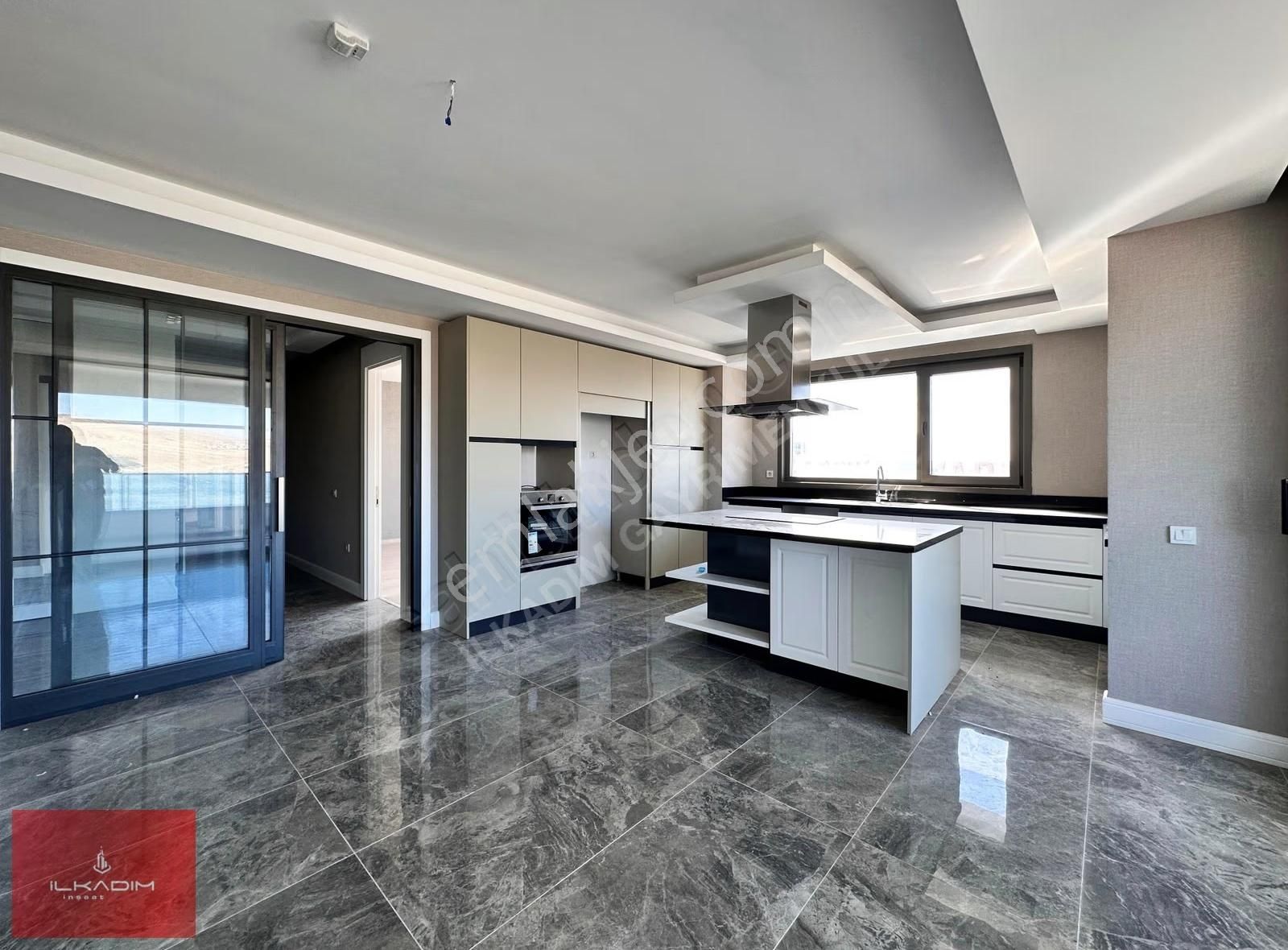 Cadde Üzeri Çift Bloklu Sitede 250m2 Ada Mutfaklı Saunalı 4+1 - Görsel 25