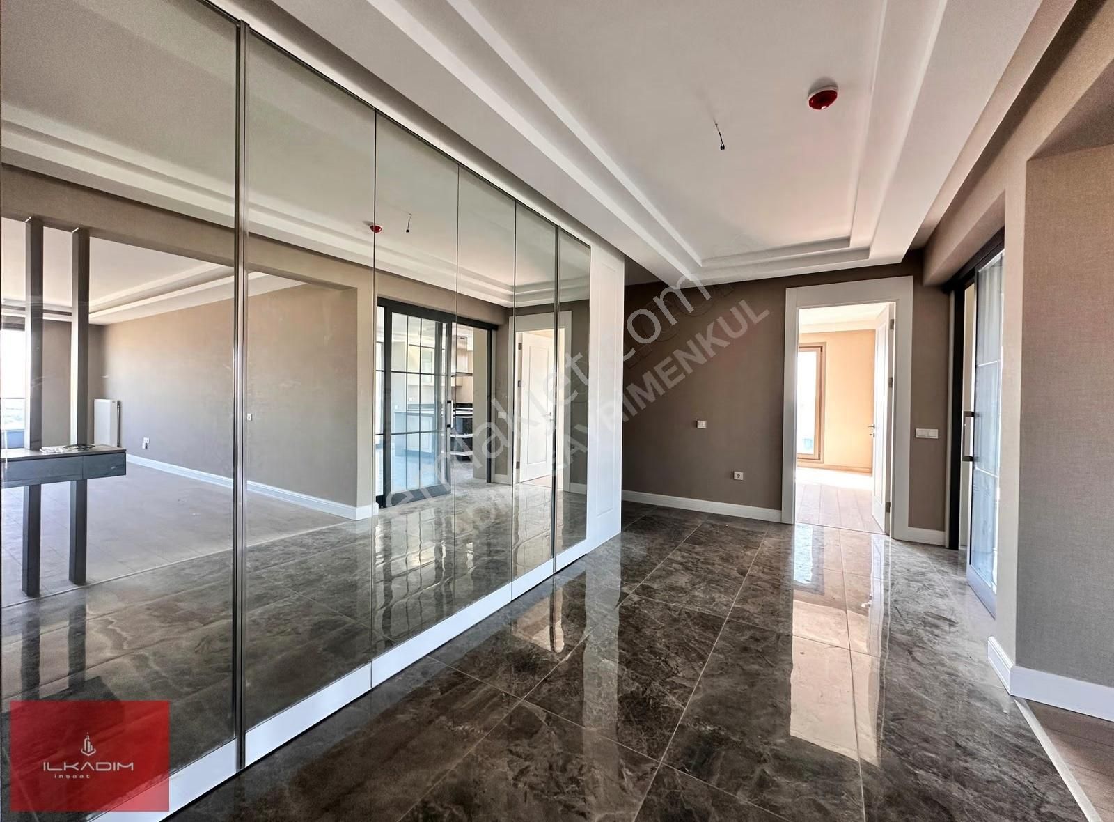 Cadde Üzeri Çift Bloklu Sitede 250m2 Ada Mutfaklı Saunalı 4+1 - Görsel 8