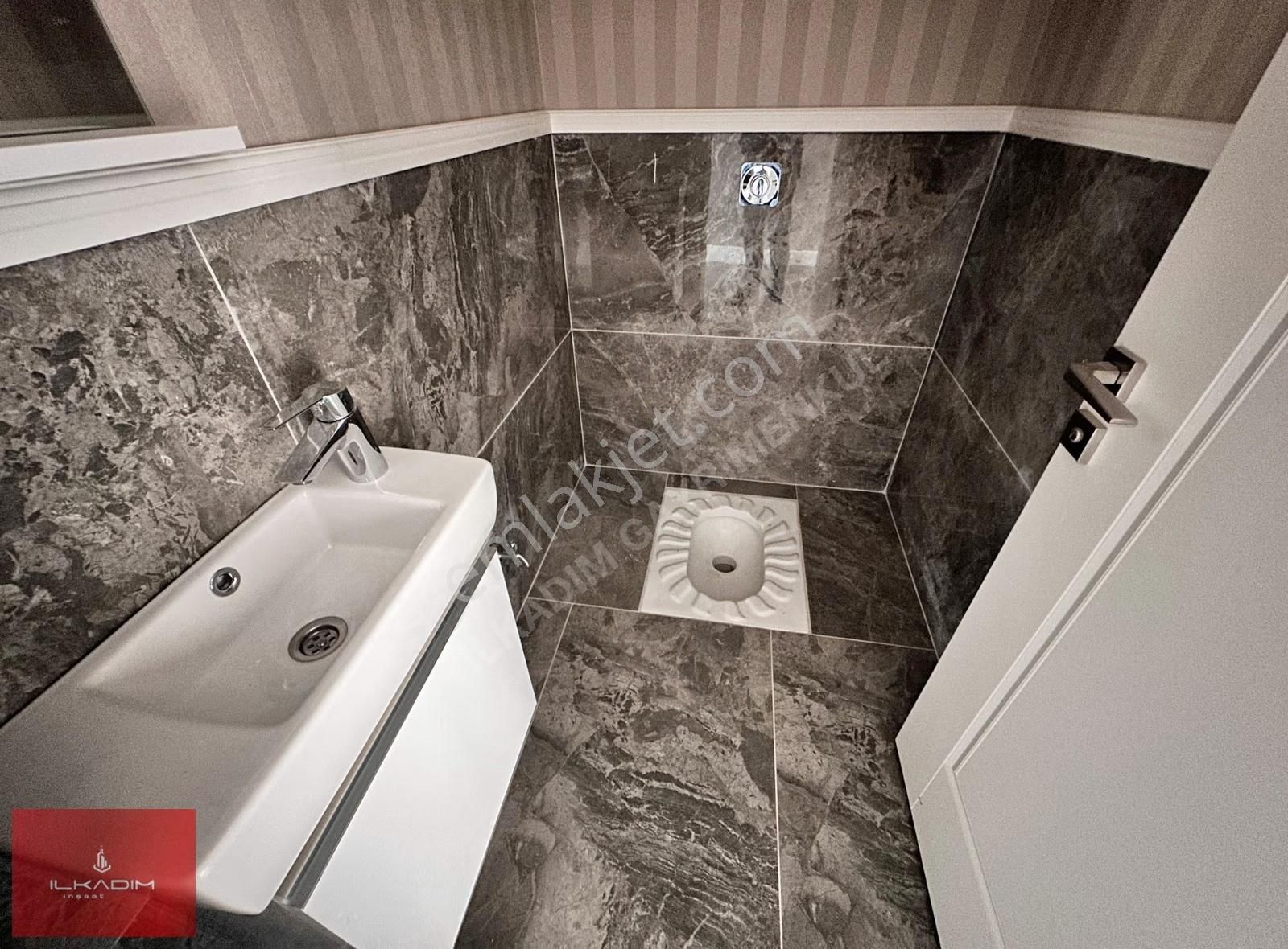 Cadde Üzeri Çift Bloklu Sitede 250m2 Ada Mutfaklı Saunalı 4+1 - Görsel 30