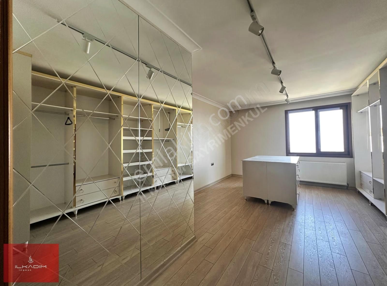 İlkadımdan Yaylada Panoramik Manzaralı Sitede Çift Girişli 4+2 - Görsel 12