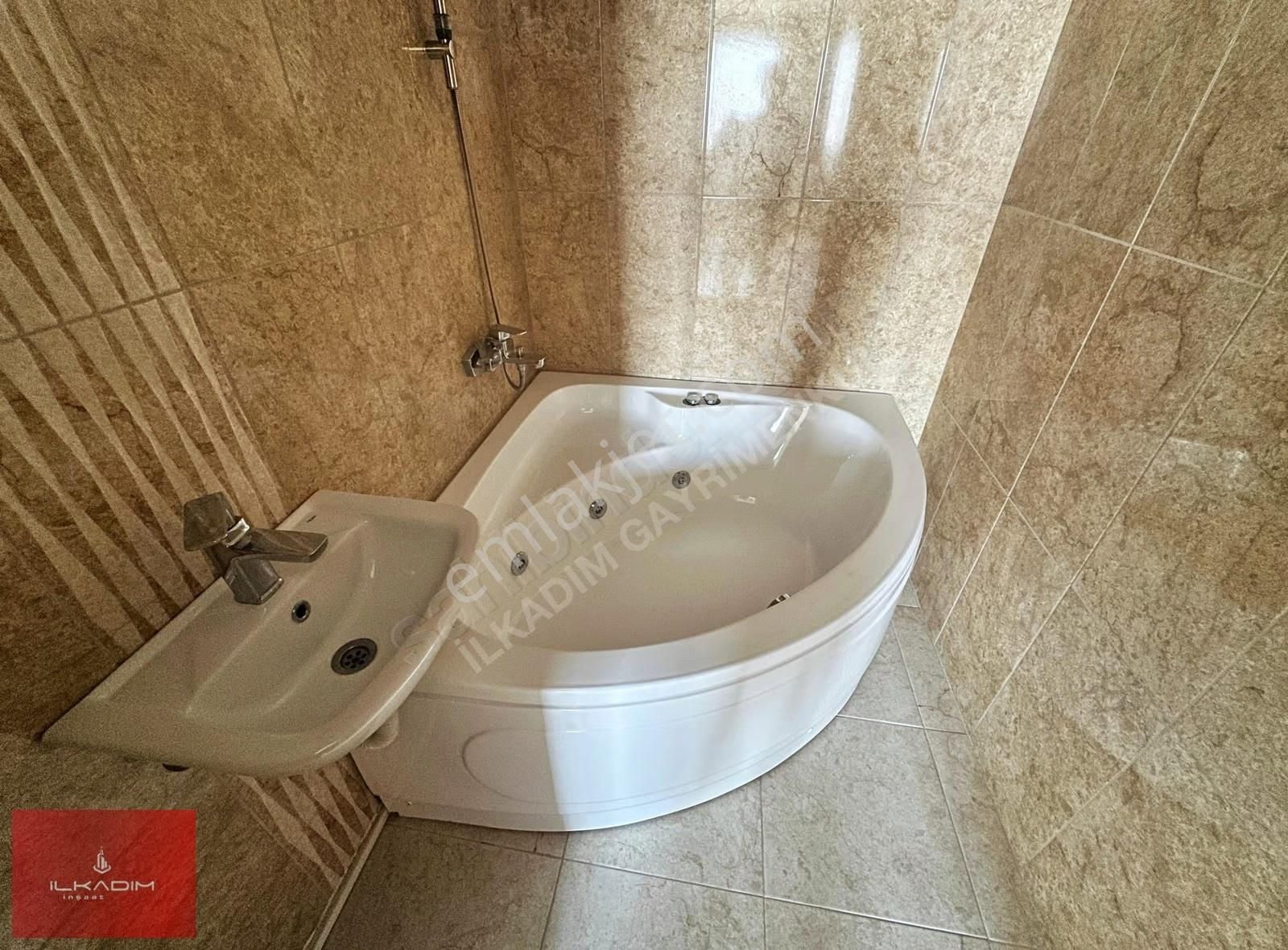 İlkadımdan Yaylada Panoramik Manzaralı Sitede Çift Girişli 4+2 - Görsel 8