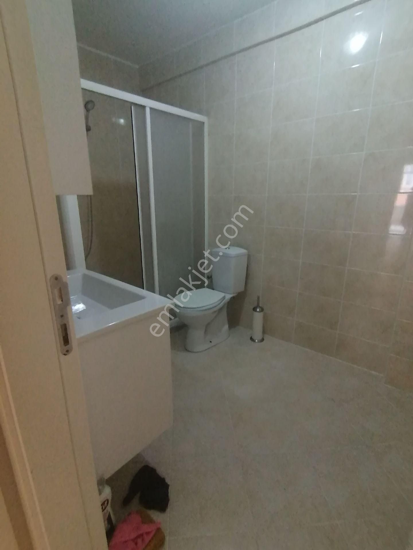 Ümraniye Çakmak Tavukçuyolu Caddesi Üzerinde Metro Yürüme Mesafesi 2.kat 2+1 Kiralık Daire Ev - Görsel 16
