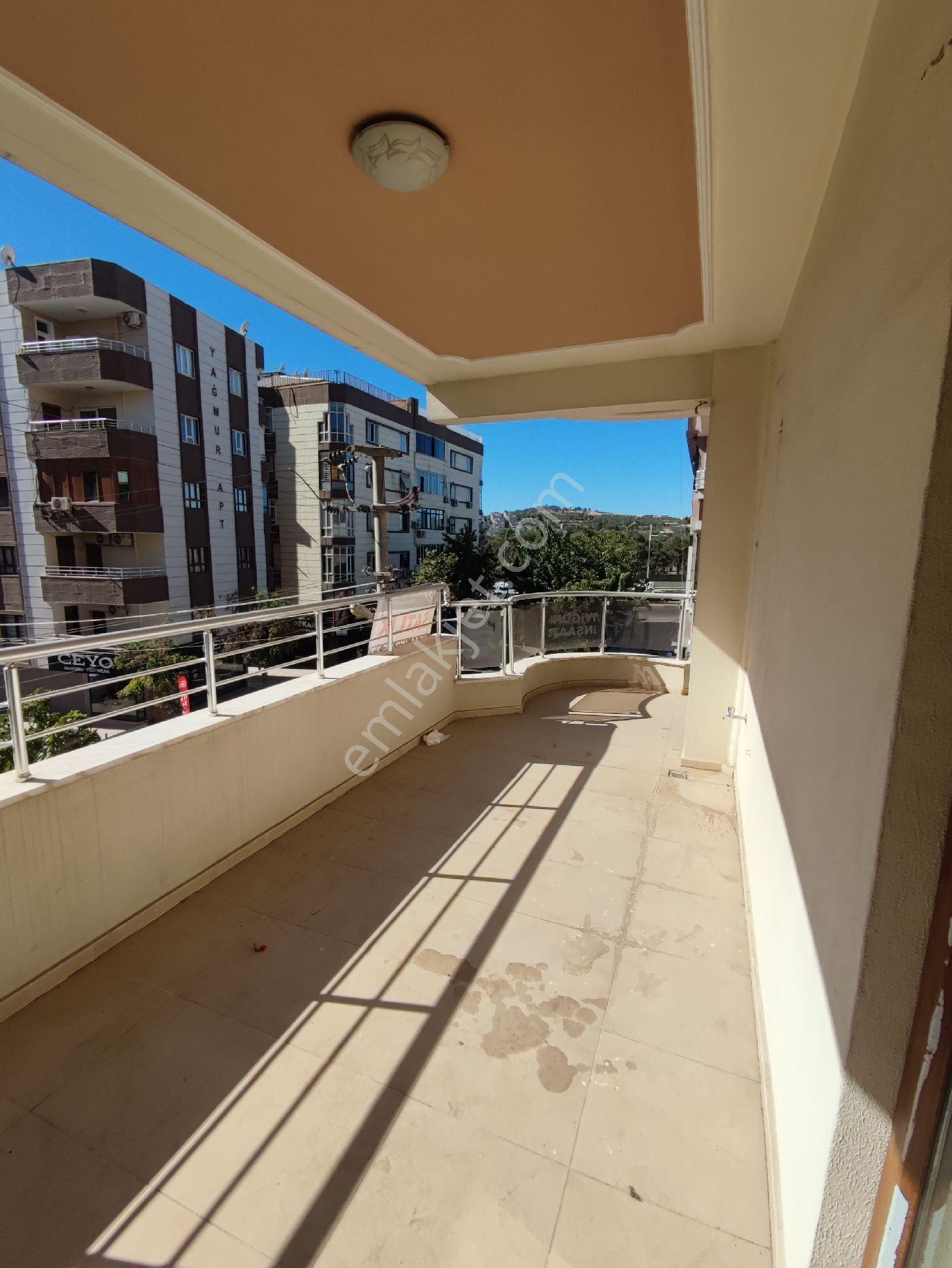 Yenişehir Mahallesi Akif Ersoy Caddesinde Satılık Lüx Yapılı 4+1 Site İciresinde Ev - Görsel 24
