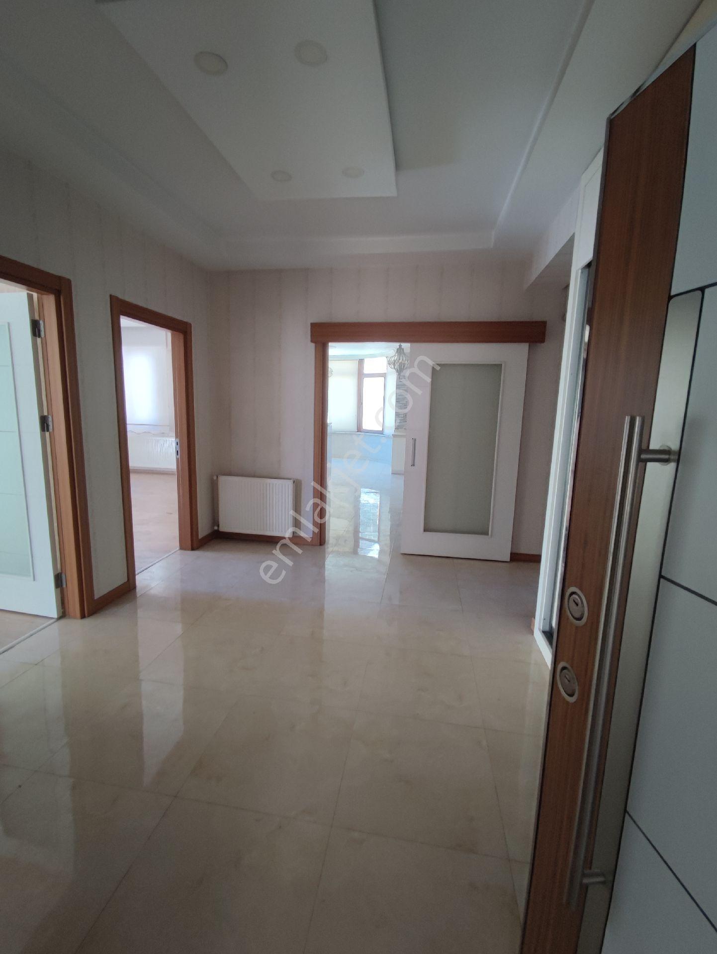 Yenişehir Mahallesi Akif Ersoy Caddesinde Satılık Lüx Yapılı 4+1 Site İciresinde Ev - Görsel 29
