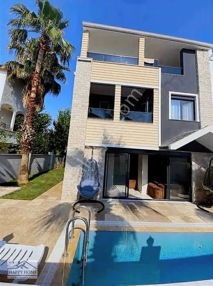 Antalya Serik Kadriye'de Satılık 3+1 240m2 3 Katlı Villa