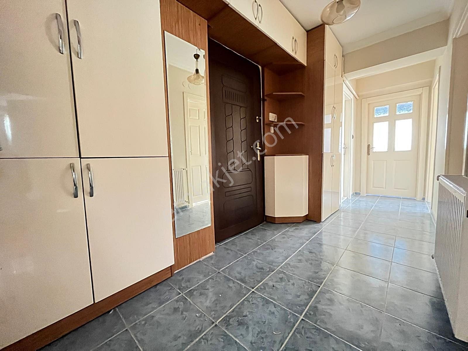 Güventepe'de Metro Yakını & Arakat Oturuma Hazır 3+1 - Görsel 25