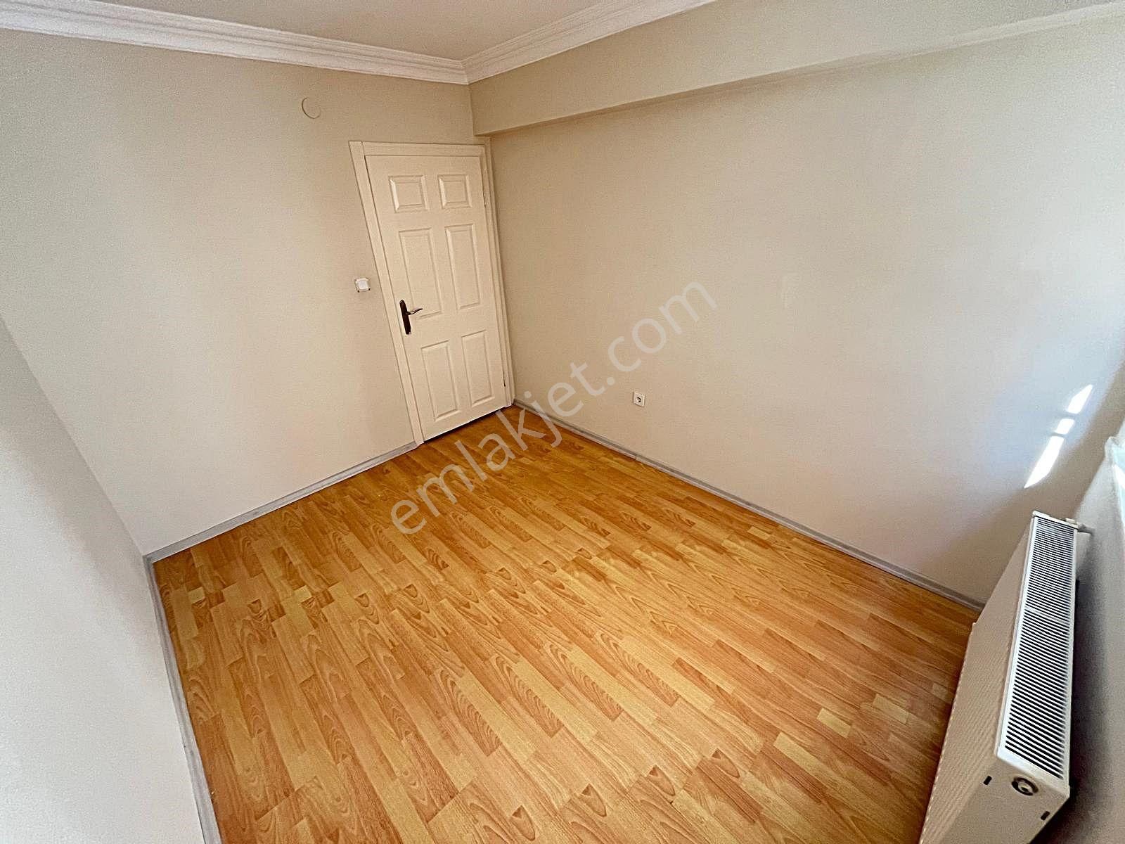 Güventepe'de Metro Yakını & Arakat Oturuma Hazır 3+1 - Görsel 15