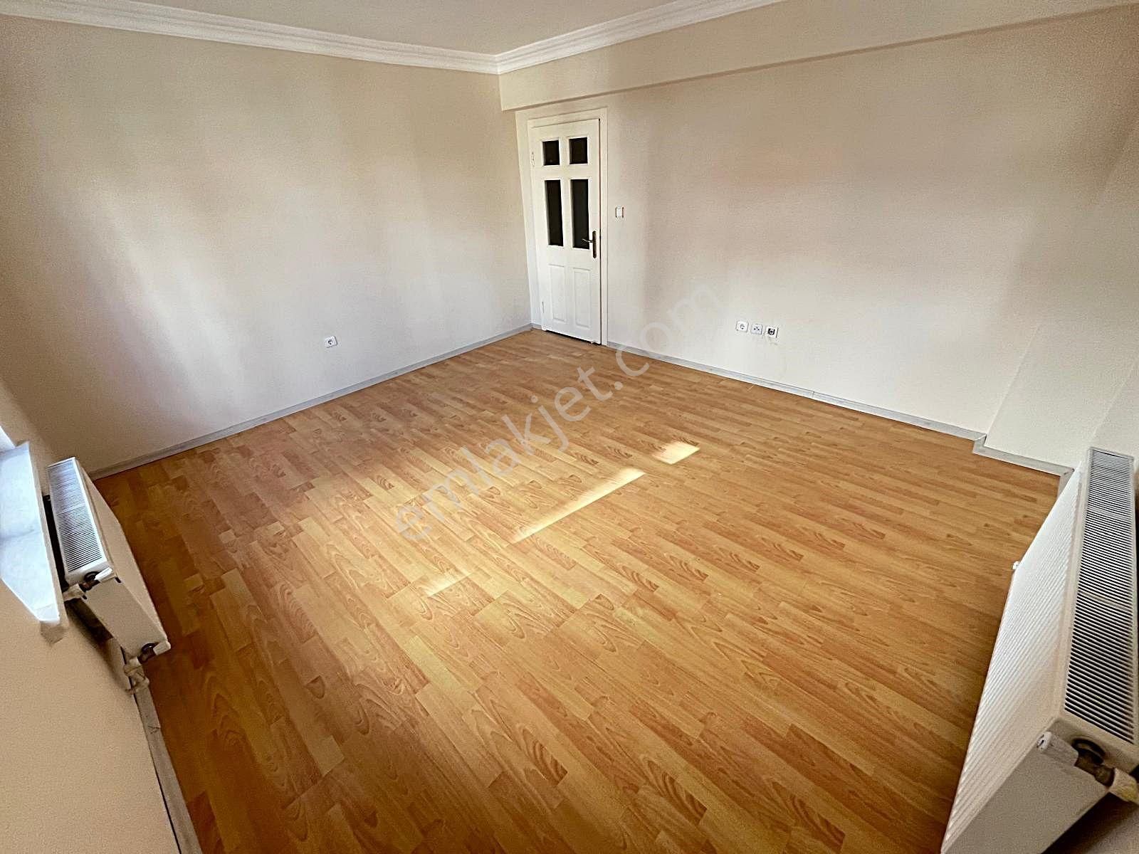 Güventepe'de Metro Yakını & Arakat Oturuma Hazır 3+1 - Görsel 9