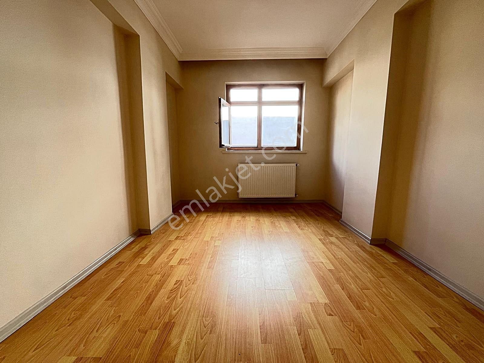 Güventepe'de Metro Yakını & Arakat Oturuma Hazır 3+1 - Görsel 13