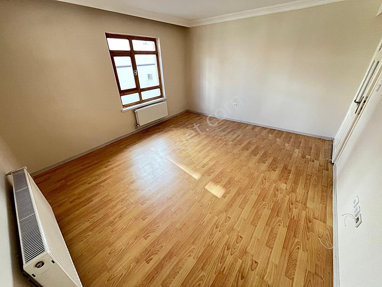 Güventepe'de Metro Yakını & Arakat Oturuma Hazır 3+1 - Görsel 8