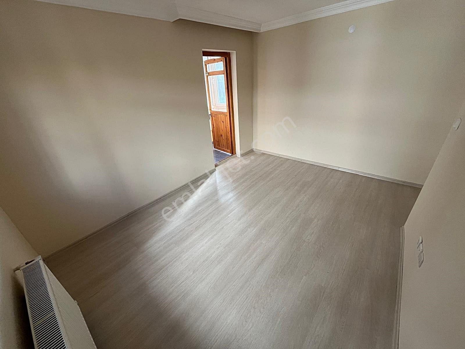 Güventepe'de Metro Yakını & Arakat Oturuma Hazır 3+1 - Görsel 21