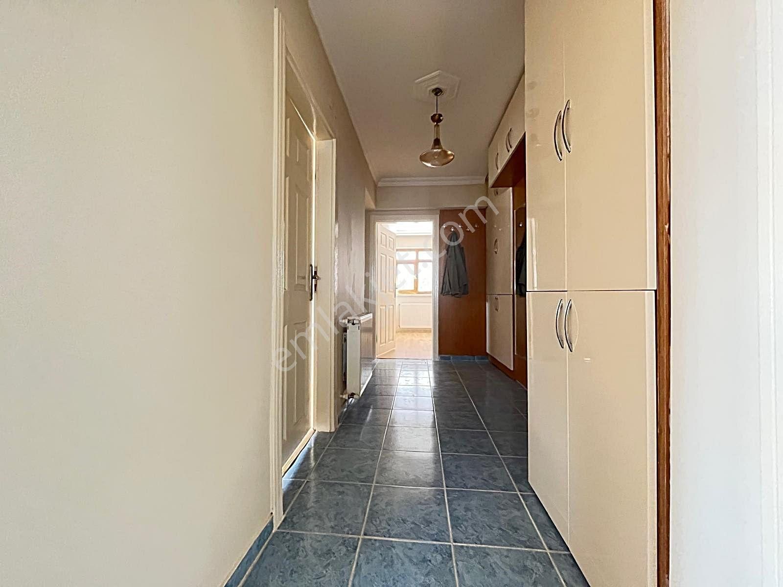 Güventepe'de Metro Yakını & Arakat Oturuma Hazır 3+1 - Görsel 24