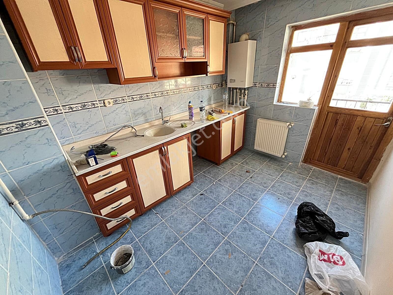 Güventepe'de Metro Yakını & Arakat Oturuma Hazır 3+1 - Görsel 3