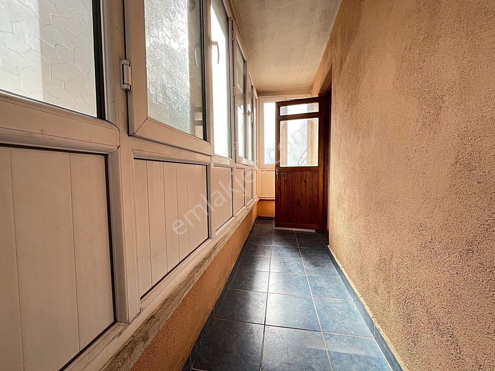 Güventepe'de Metro Yakını & Arakat Oturuma Hazır 3+1 - Görsel 22