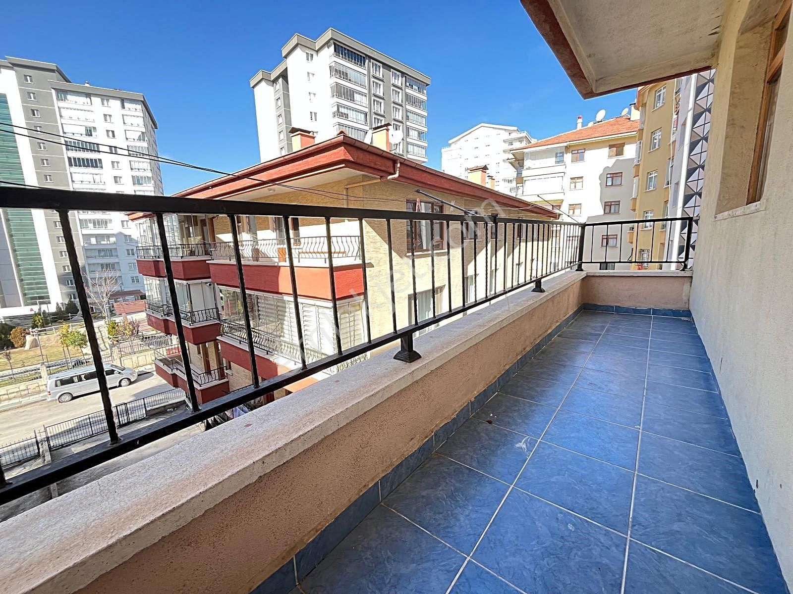 Güventepe'de Metro Yakını & Arakat Oturuma Hazır 3+1 - Görsel 10