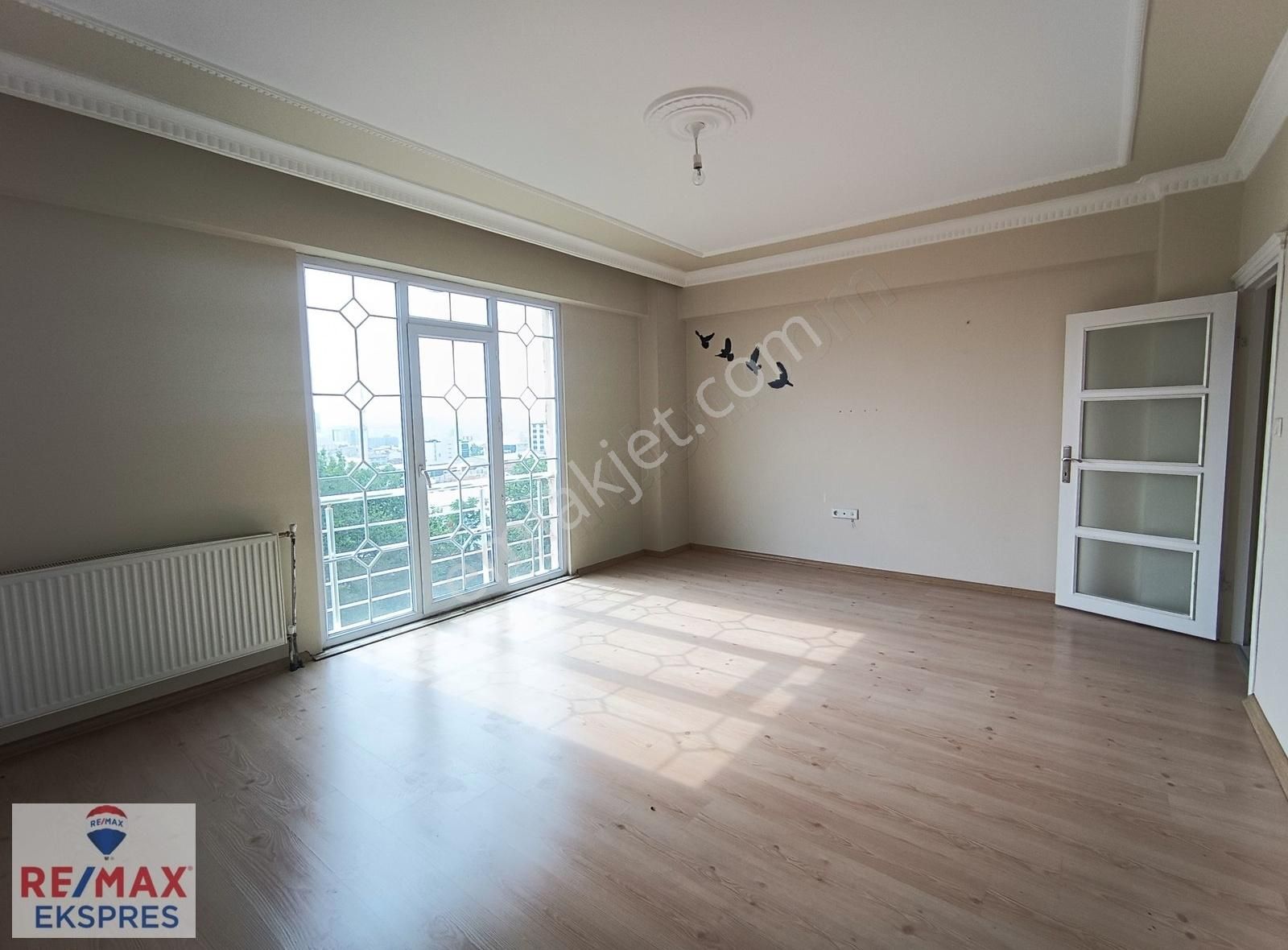 Bağcılar Güneşli Varlık Konakları Arakat Boş 100m² Satılık Daire