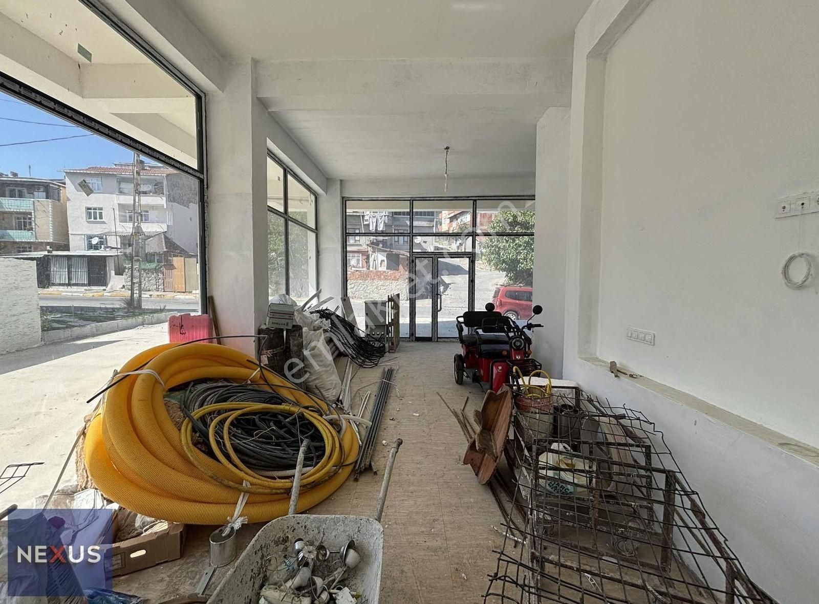 Sultanbeyli Hamidiye Mahallesi'nde Satılık 210m2 Dükkan - Görsel 3