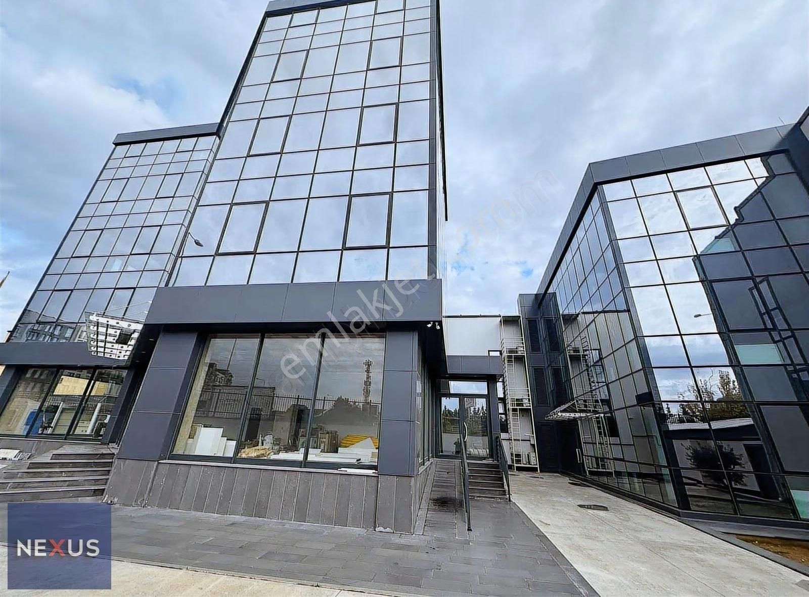 Sancaktepe'de Merkezde Tabela Değeri Yüksek Kiralık Plaza - Görsel 5