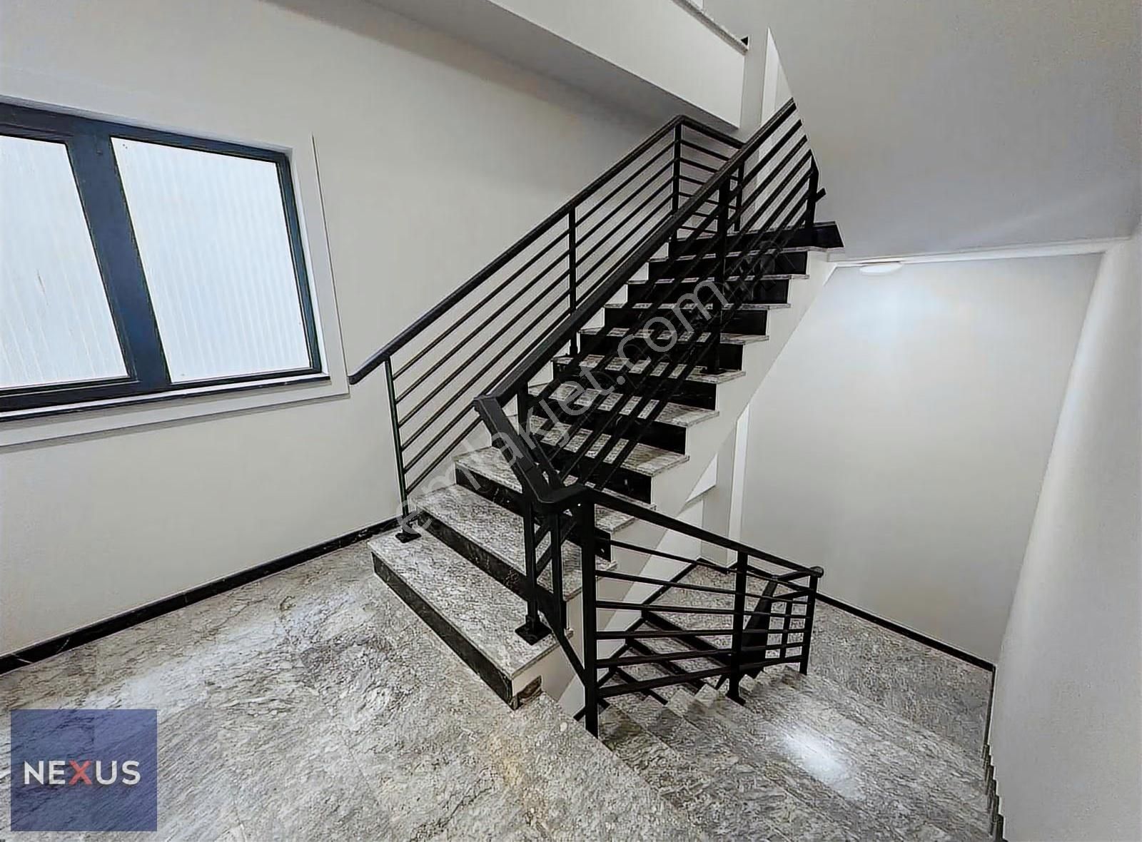 Sancaktepe'de Müstakil 500 M2 Kiralık Plaza