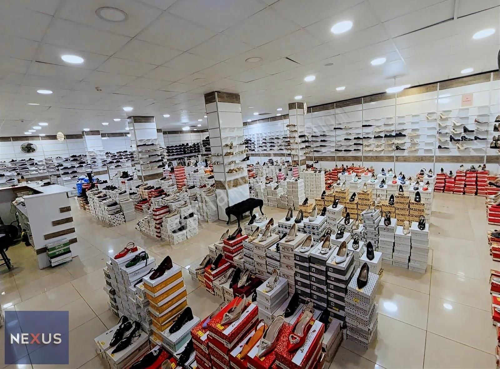 Kartal'da Ana Cadde Üzerinde Devren Satılık Ayakkabı Mağazası - Görsel 4