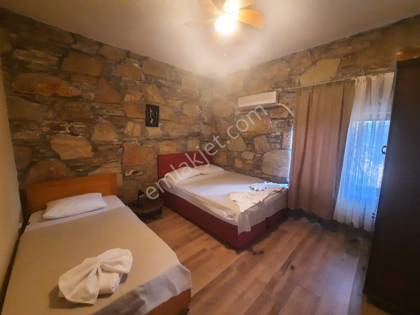 Muğla Dalyan Gökbelde Deniz Manzaralı, Yüzme Havuzlu, 1800 M2 Arazide 2+1 Eşyalı Taş Ev Satılık - Görsel 10