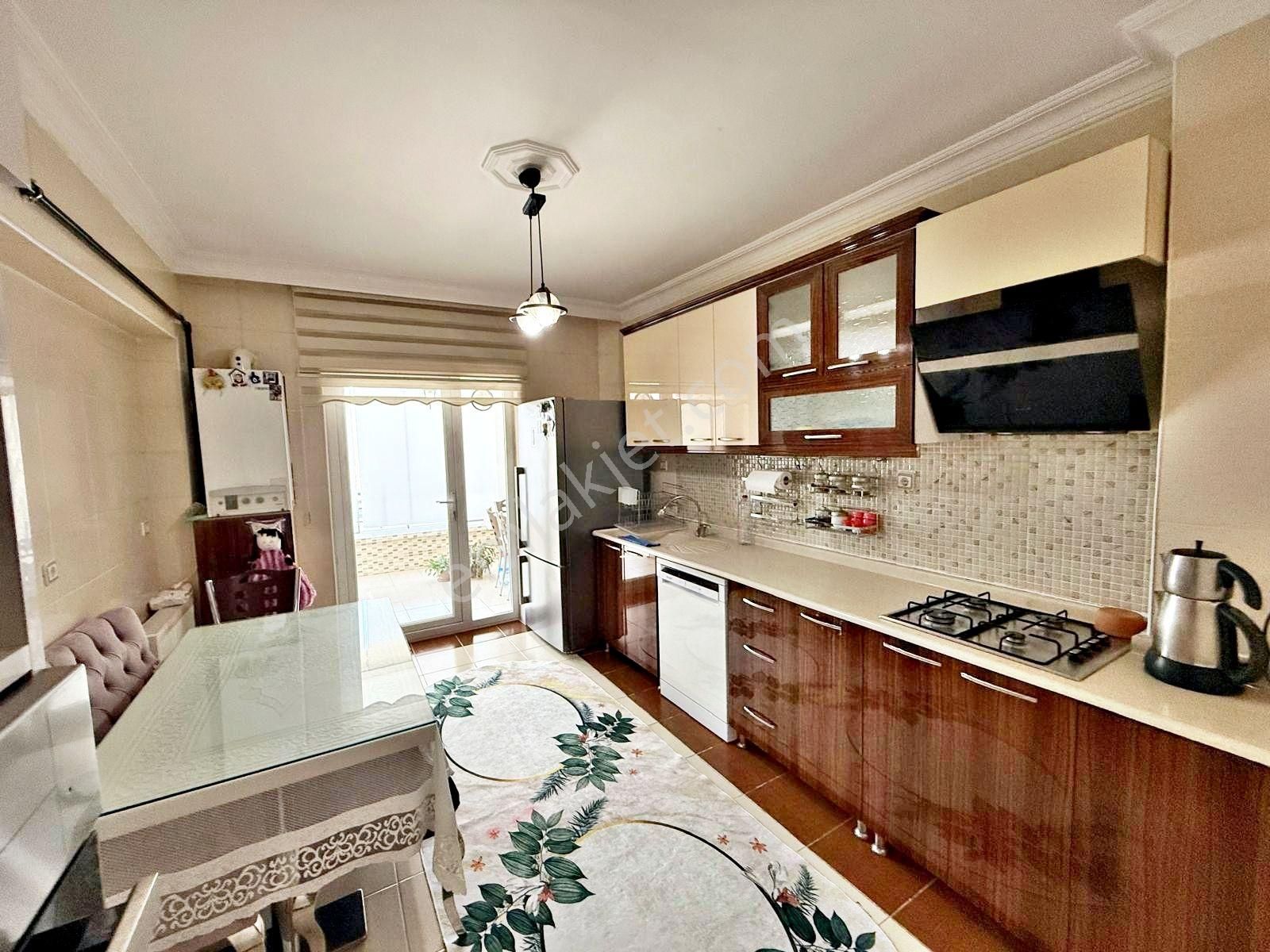 Pamuklar Mahallesi Merkezi Konumda Yapılı 3+1 Satılık Daire