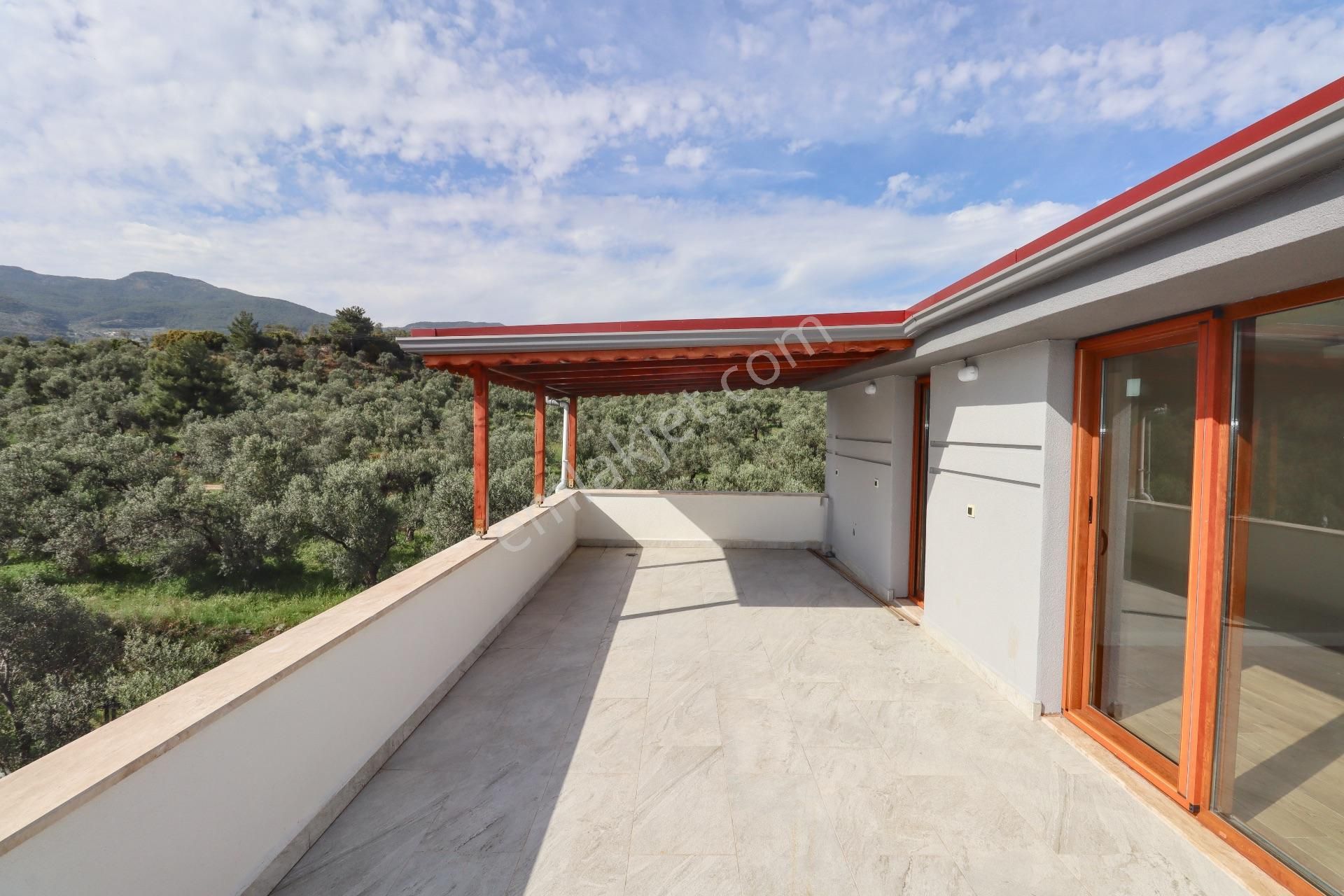 Mahmut İşler'den Altınoluk'ta Özel Havuzlu 5+1 Sıfır Villa - Görsel 26