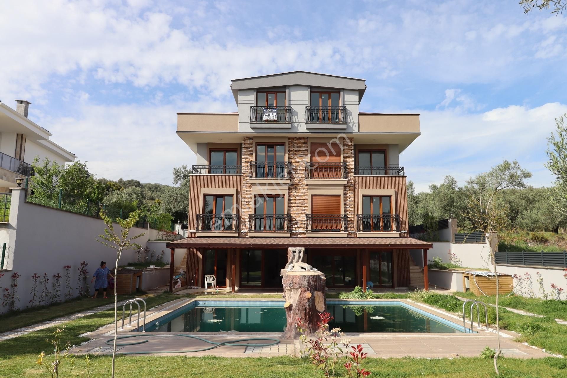 Mahmut İşler'den Altınoluk'ta Özel Havuzlu 5+1 Sıfır Villa - Görsel 13