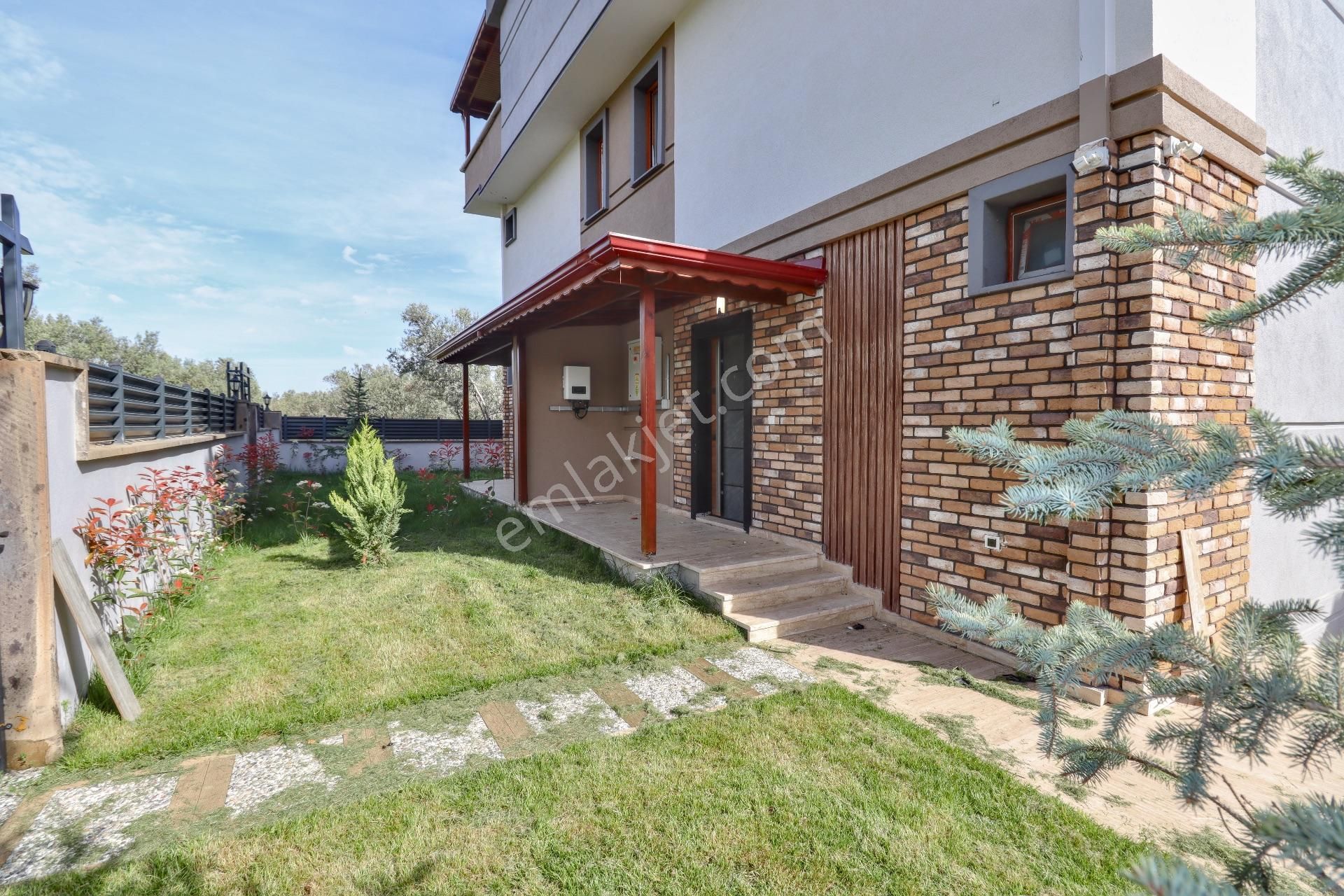 Mahmut İşler'den Altınoluk'ta Özel Havuzlu 5+1 Sıfır Villa - Görsel 8