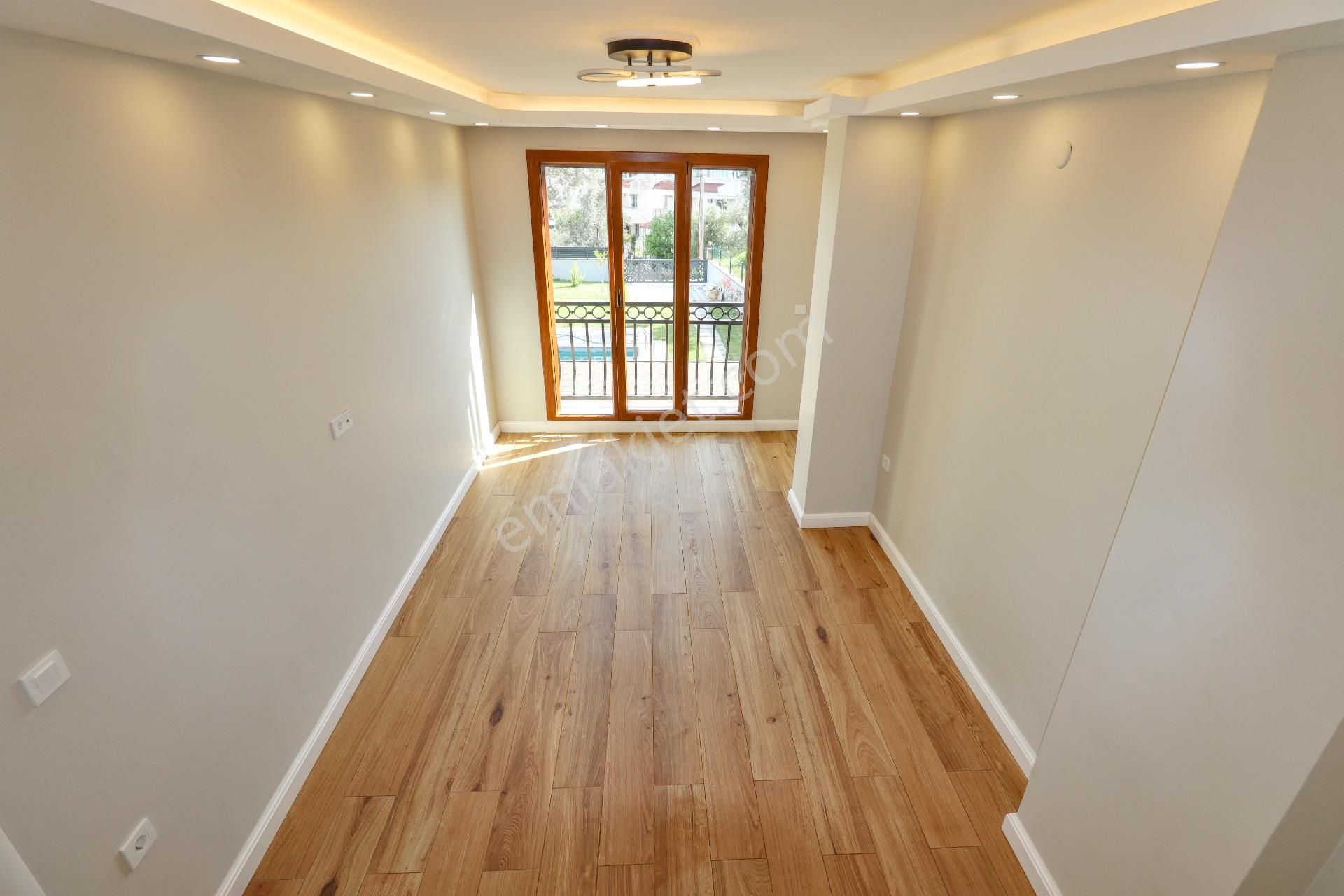 Mahmut İşler'den Altınoluk'ta Özel Havuzlu 5+1 Sıfır Villa - Görsel 16