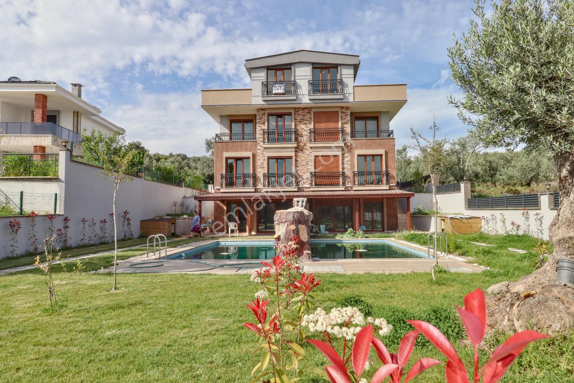 Mahmut İşler'den Altınoluk'ta Özel Havuzlu 5+1 Sıfır Villa - Görsel 12