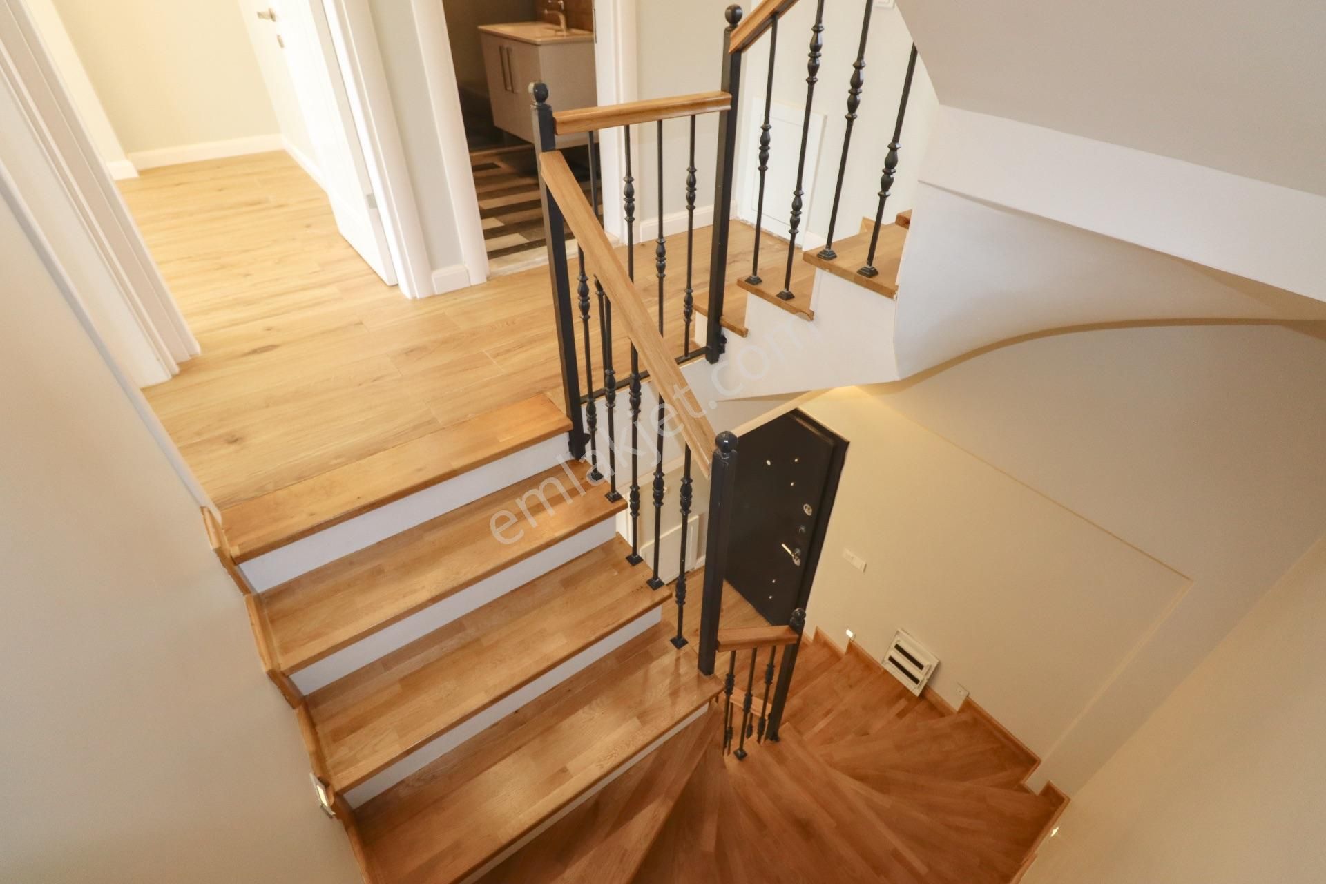 Mahmut İşler'den Altınoluk'ta Özel Havuzlu 5+1 Sıfır Villa - Görsel 22