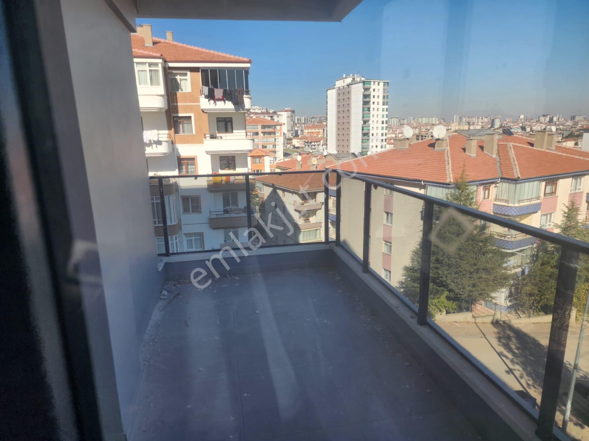 Pursklar Merkezde Satılık Geniş 2+1 Daire